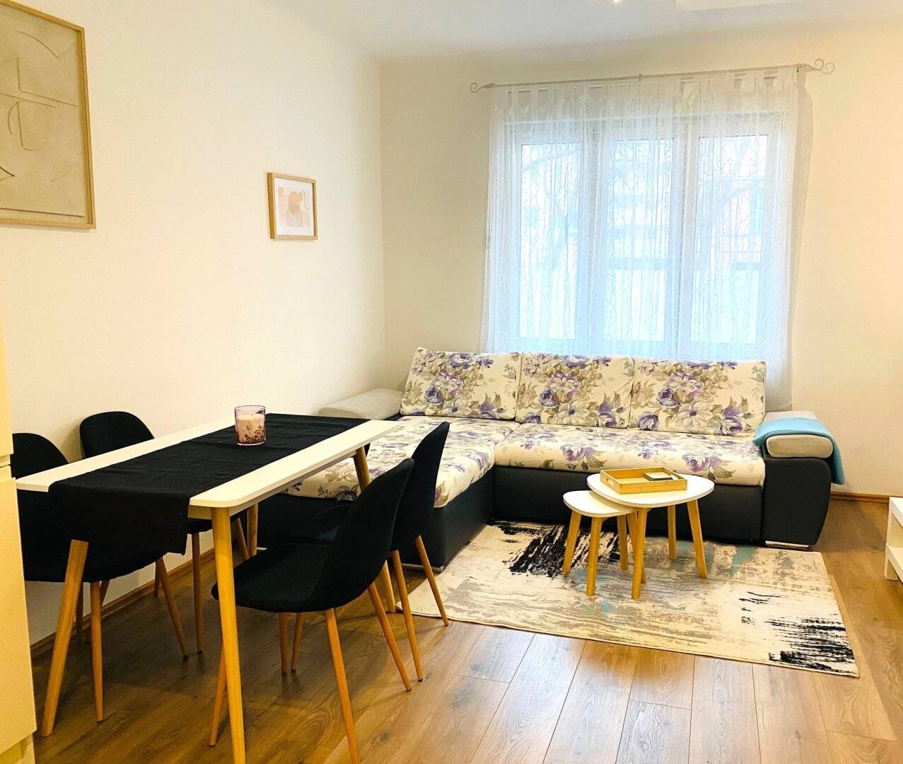 Delightful two room apartment in top location