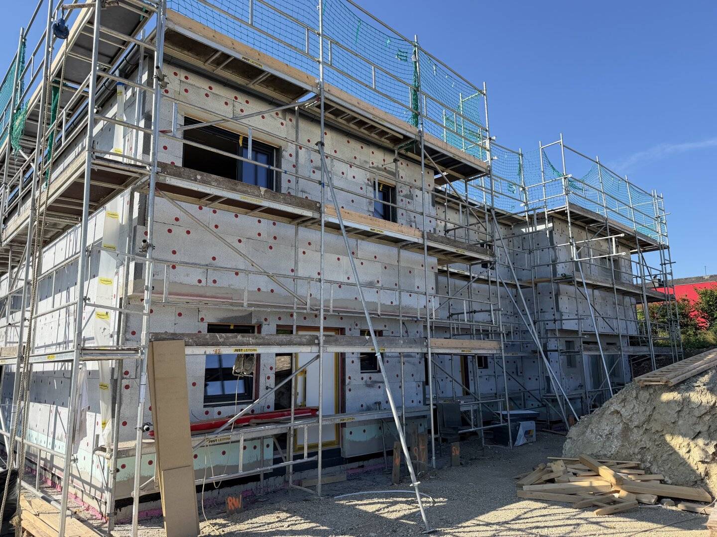 Construction has begun, modern living, clever investing