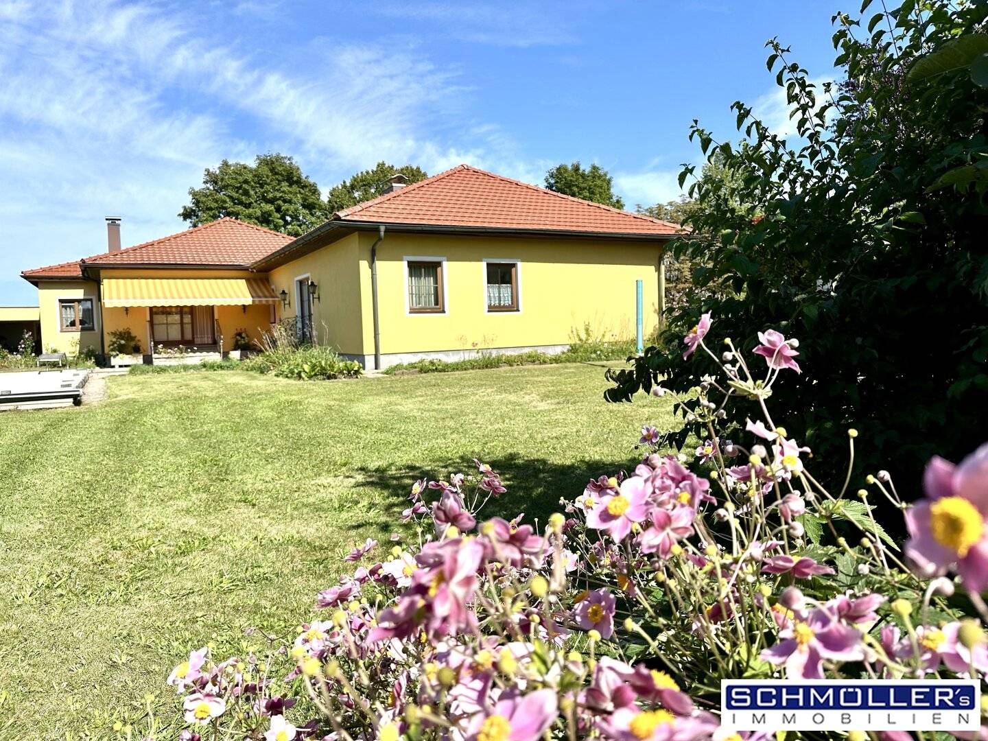 Best Bid Procedure! Bungalow with 2 residential units and an outbuilding