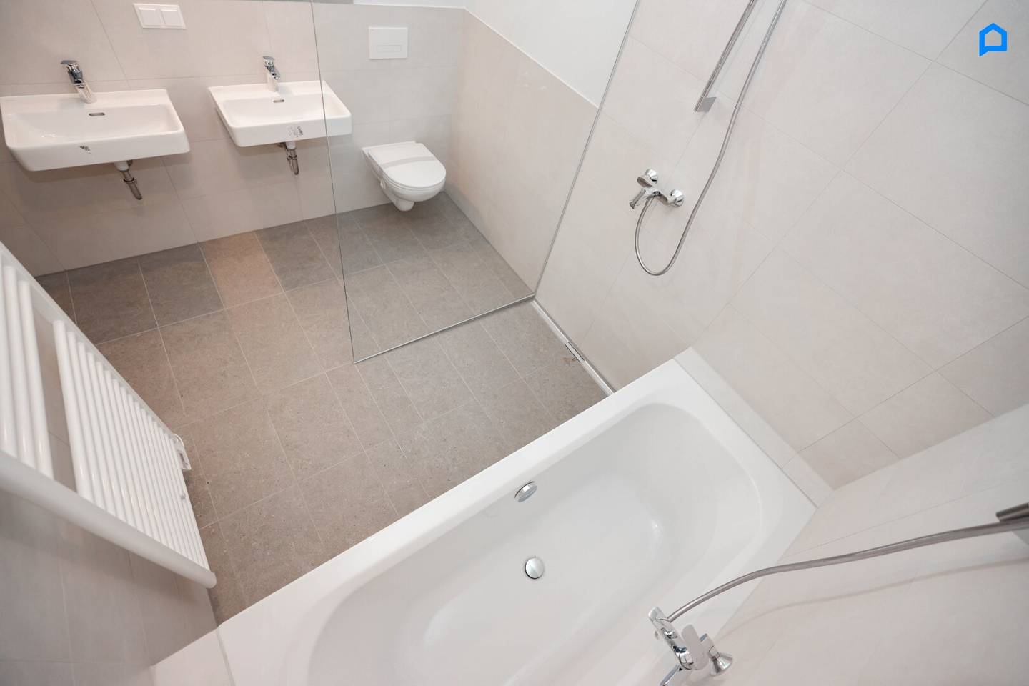 ERSTBEZUG, UNABHÄNGIG v. fossilen Brennstoffen, kernsanierter Albau, modernste Ausstattung ab 41 m² -148m² Wohnfläche, 2-4 Zimmer plus Nebenräume, Etagen- und DG Wohnungen, Wärmep. FBH,Deckenkühlung