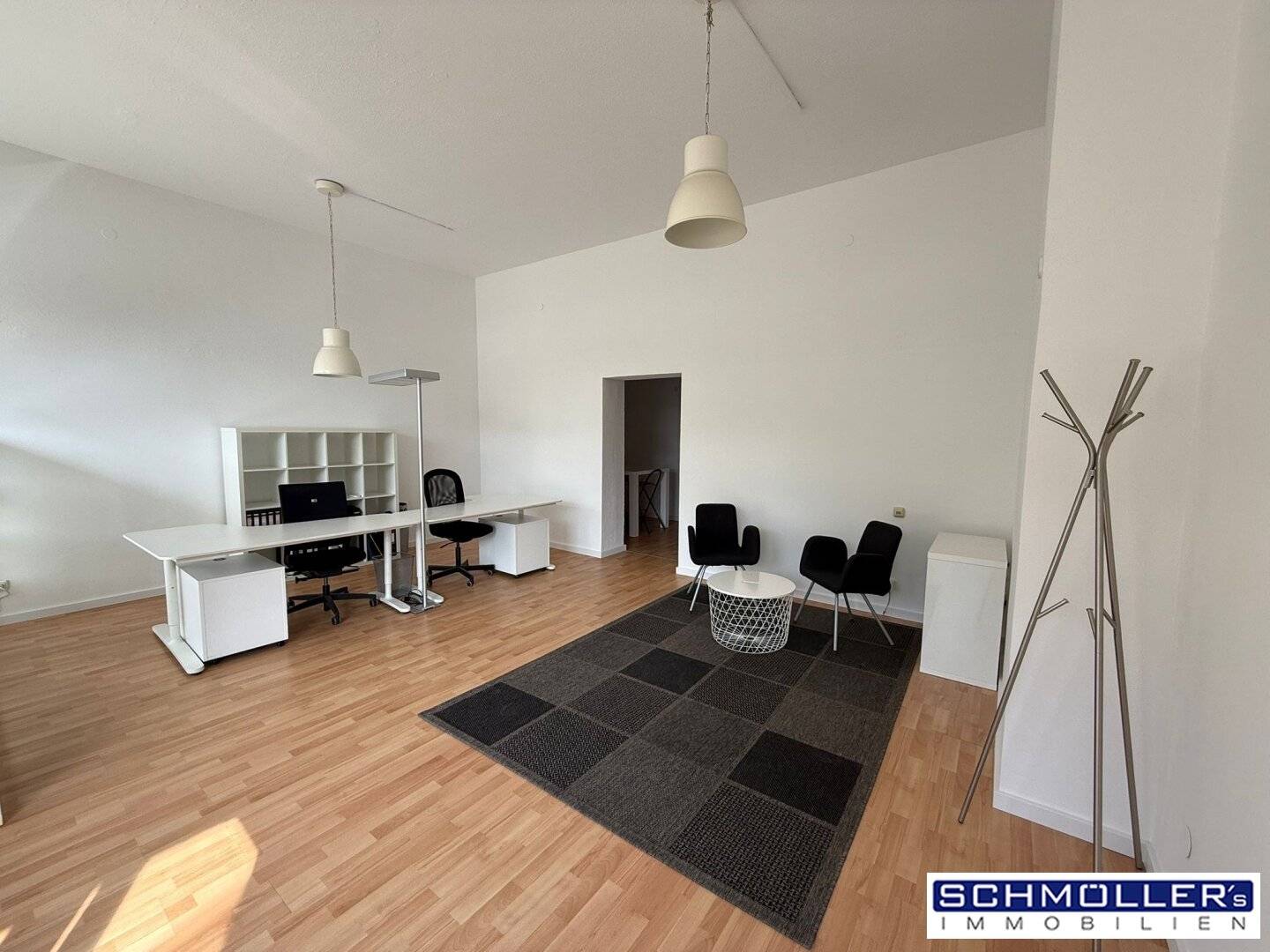 Furnished office/practice/commercial space in a central location