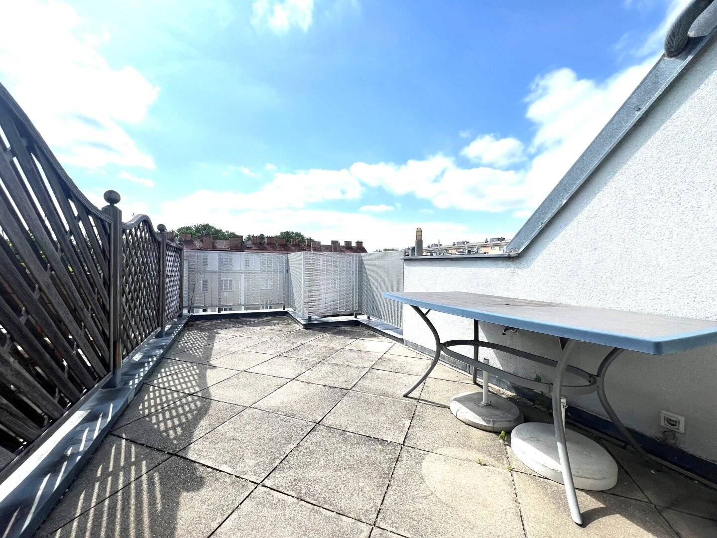 Extraordinary Terrace Apartment with 2 Garages and Huge Hobby Room Including Sauna