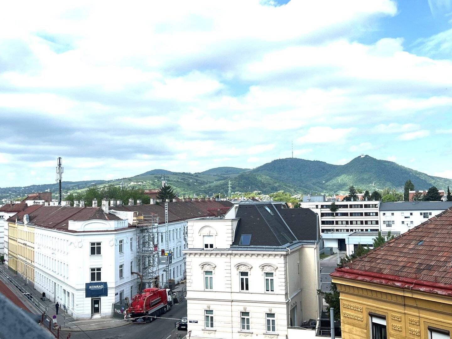 Extraordinary Terrace Apartment with 2 Garages and Huge Hobby Room Including Sauna