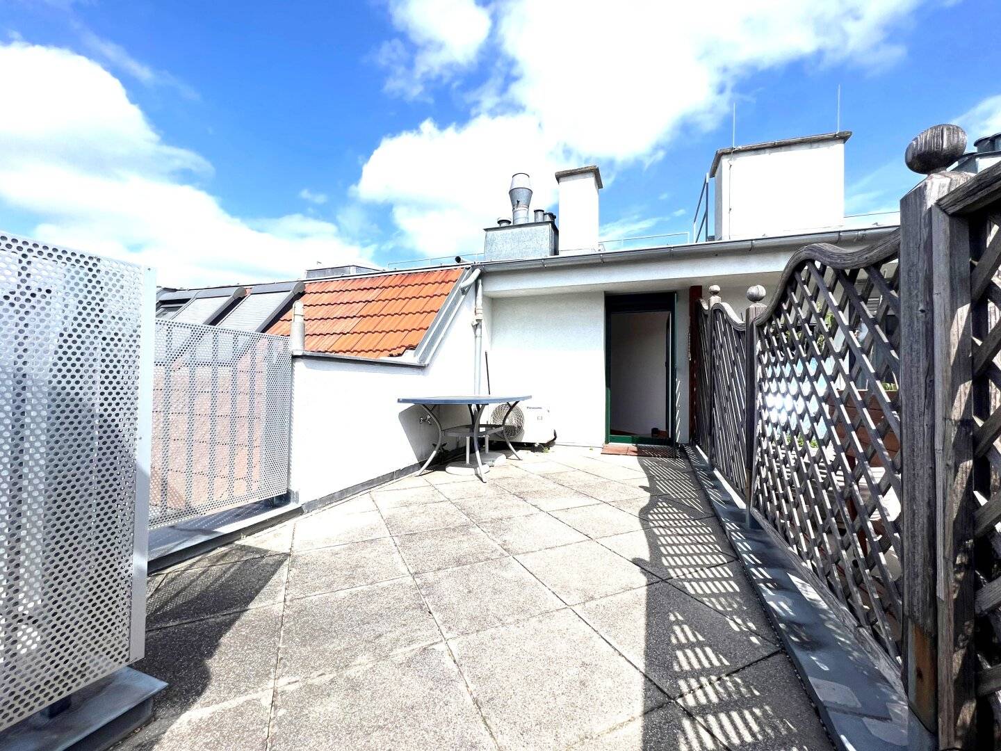 Extraordinary Terrace Apartment with 2 Garages and Huge Hobby Room Including Sauna