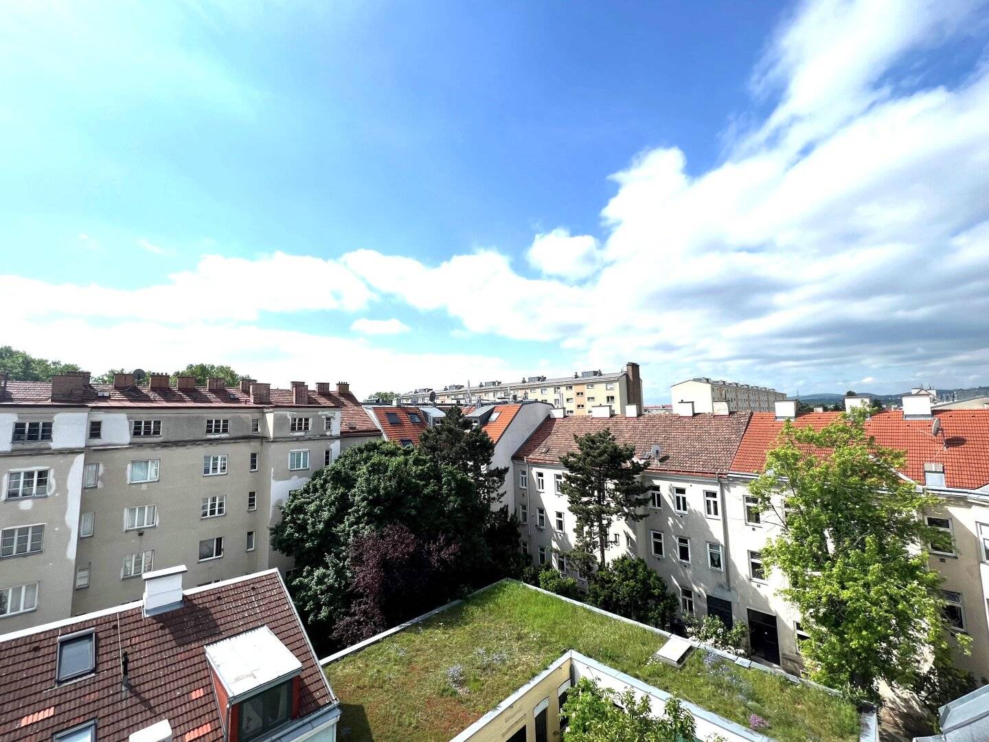 Extraordinary Terrace Apartment with 2 Garages and Huge Hobby Room Including Sauna
