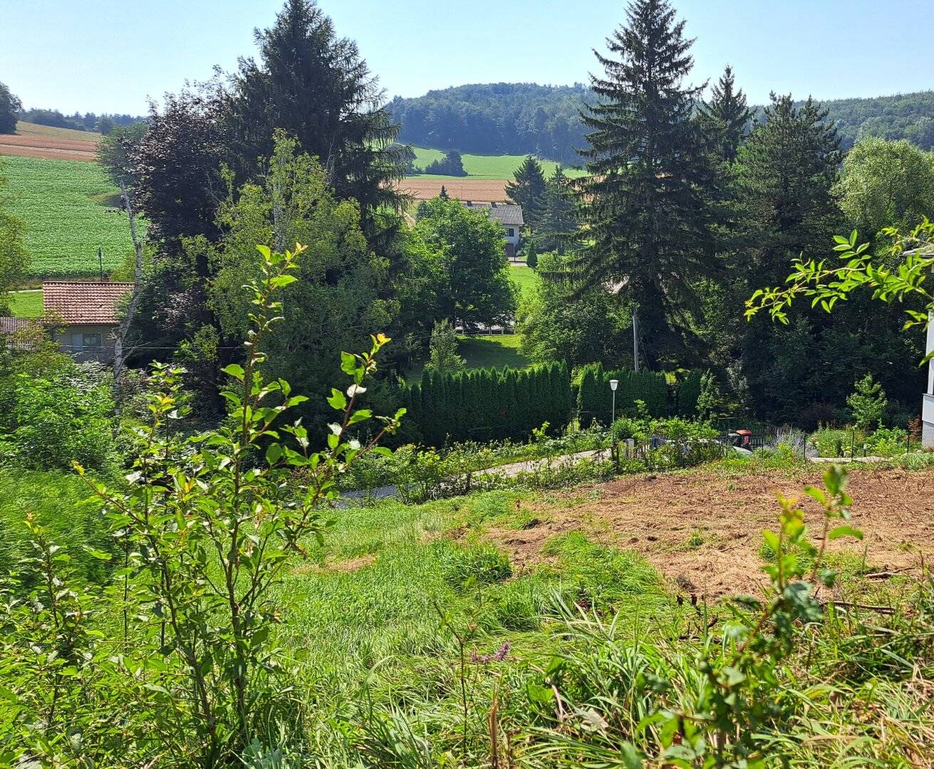 Ruhiges Baugrundstück im Wienerwald – sonnige Lage, kein Bauzwang