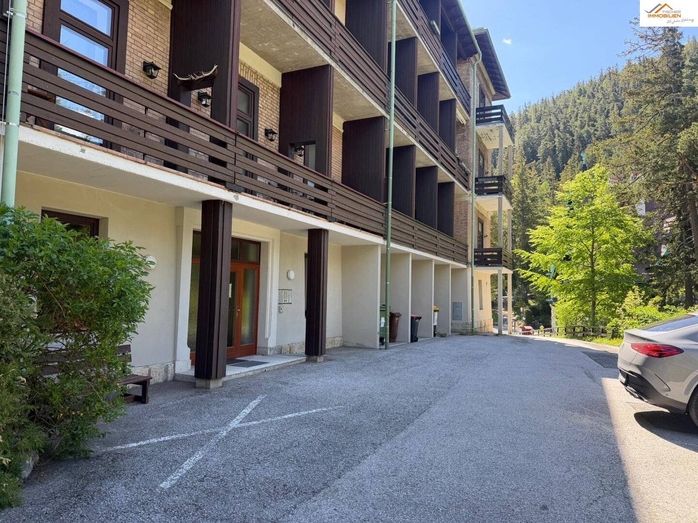2 Zimmer Eigentumswohnung in historischer Villa "Waldhof" am Semmering mit Grünblick
