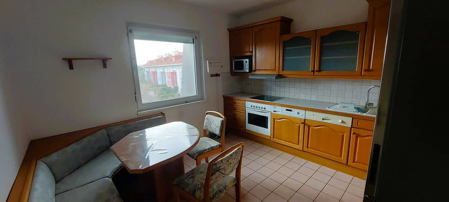 Sonniges 3‑Zimmer‑Dachgeschoss mit Loggia & Stellplatz – sofort einziehen & wohlfühlen
