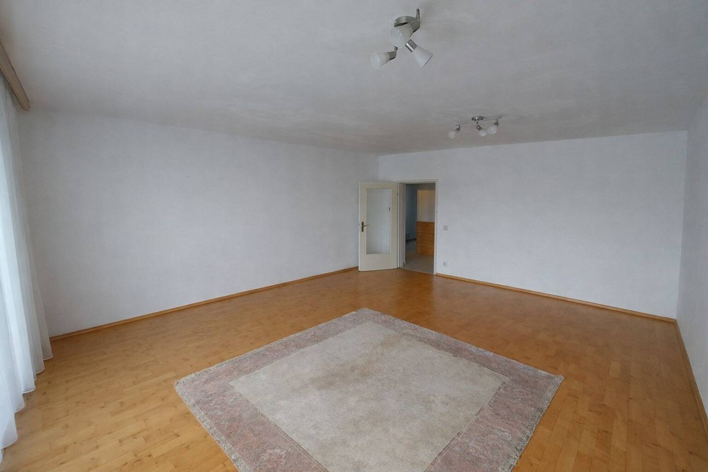 Sonniges 3‑Zimmer‑Dachgeschoss mit Loggia & Stellplatz – sofort einziehen & wohlfühlen