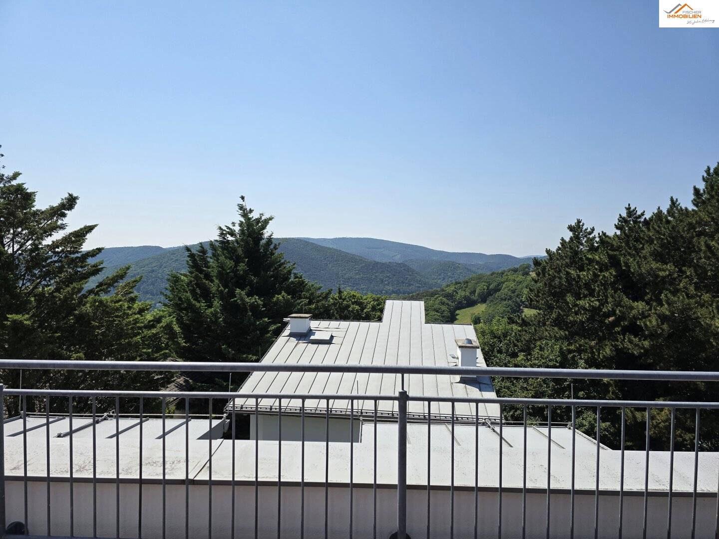 4-Zimmer-Haus mit Garten, Dachterrasse und Wienerwaldblick in Gießhübl