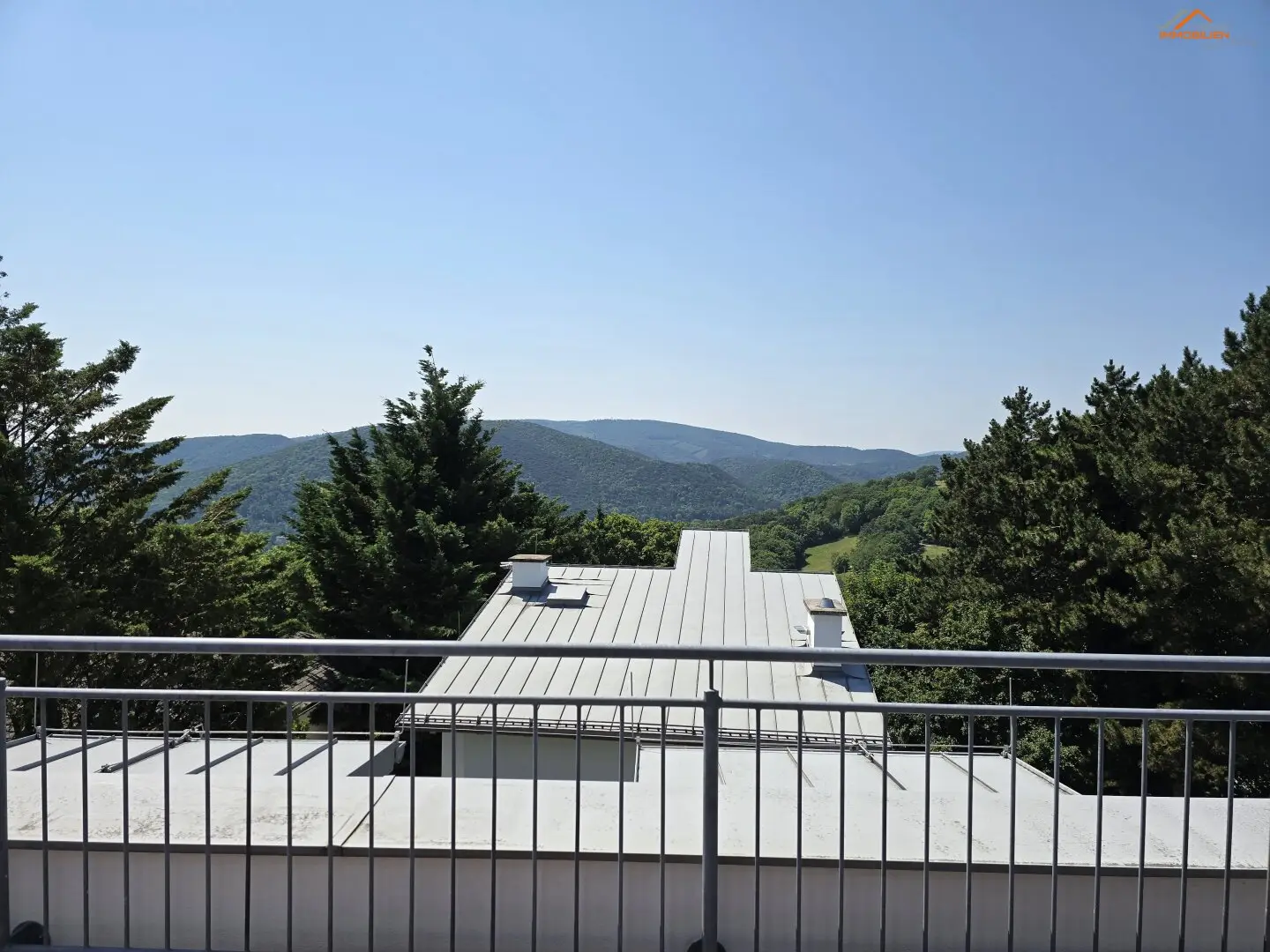 4-Zimmer-Haus mit Garten, Dachterrasse und Wienerwaldblick in Gießhübl
