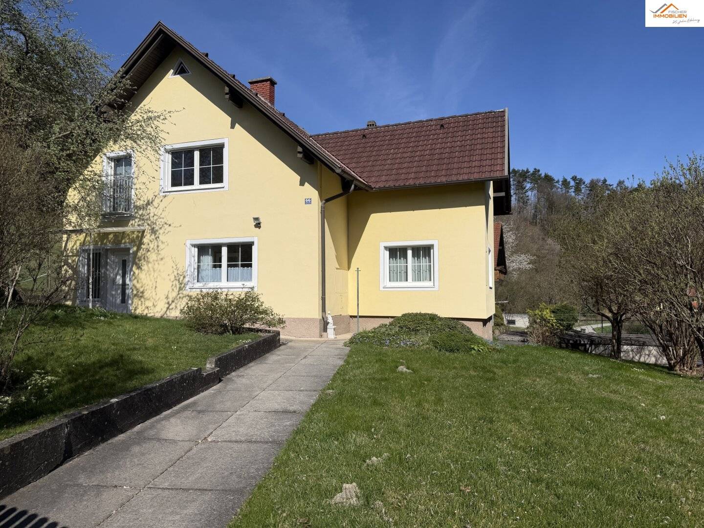 Familienhaus mit 4 Zimmern, Garage und Garten in ruhiger Wohnlage