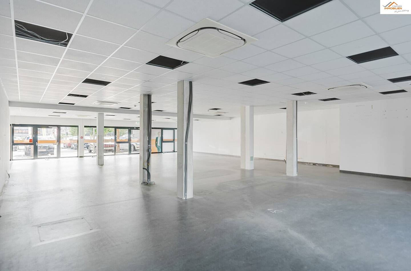 MIETFREI die ersten 2 Monate - Modernes Geschäftslokal – variable Verkaufs- und Präsentationsflächen in Neunkirchen