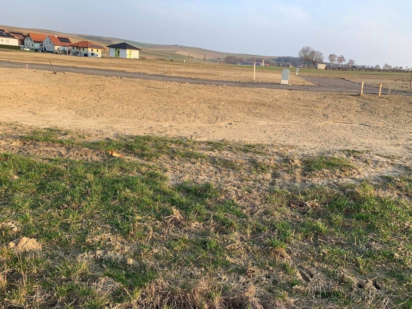 Sunny building plot 45 minutes from Vienna