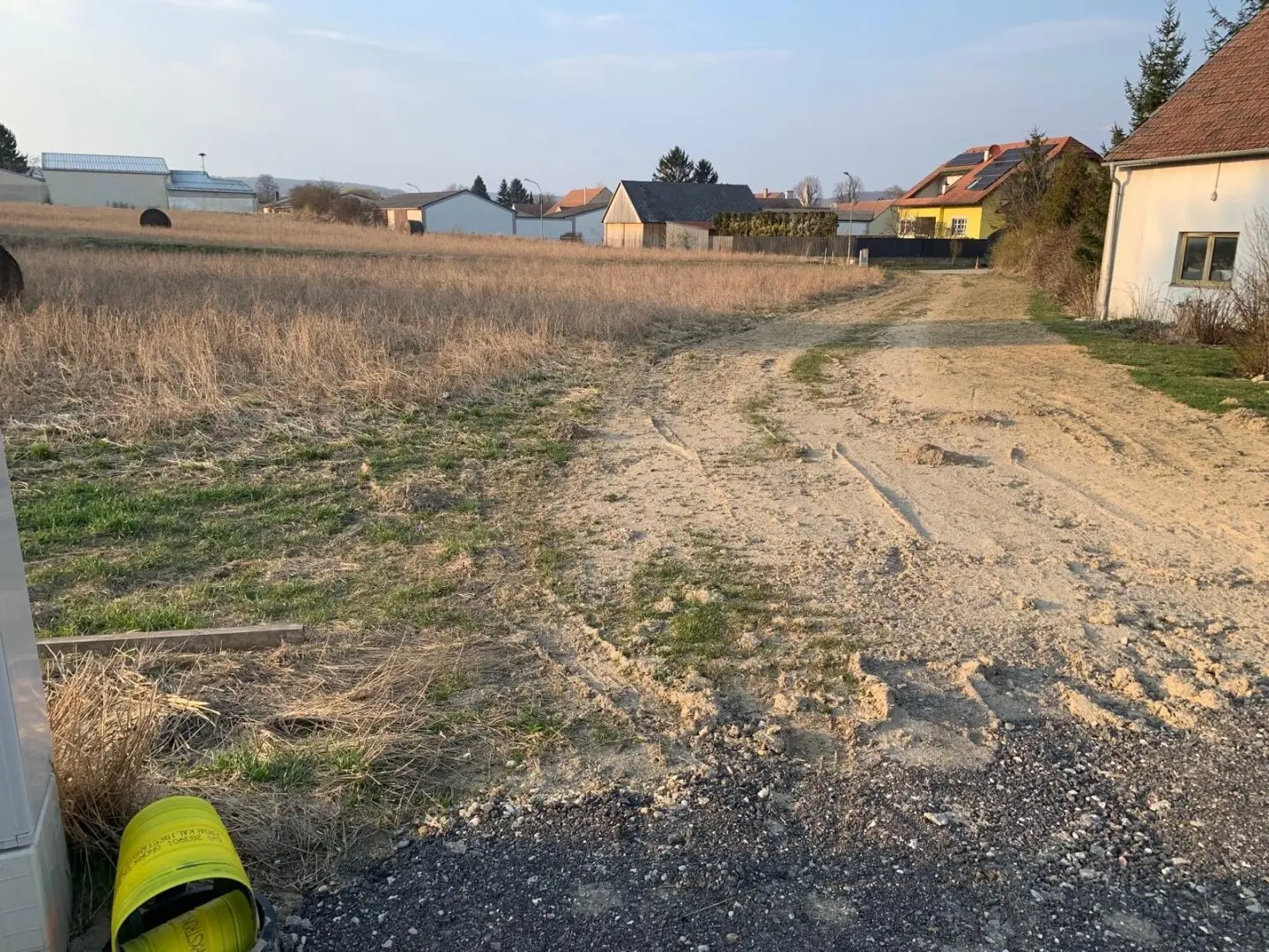 Sunny building plot 45 minutes from Vienna