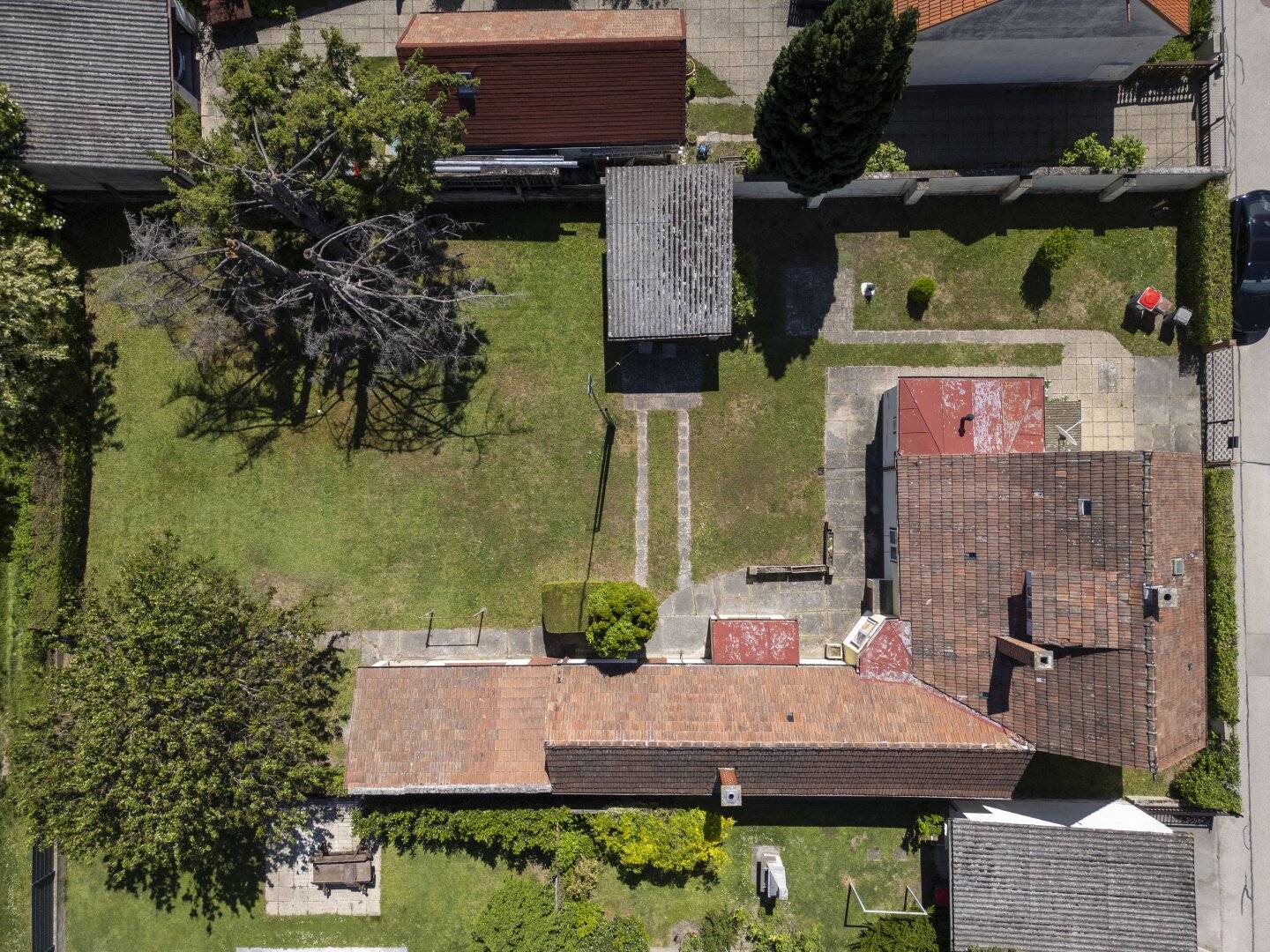 Bestand revitalisieren oder neu durchstarten ? 861 m² Grundstück mit Entwicklungspotenzial!