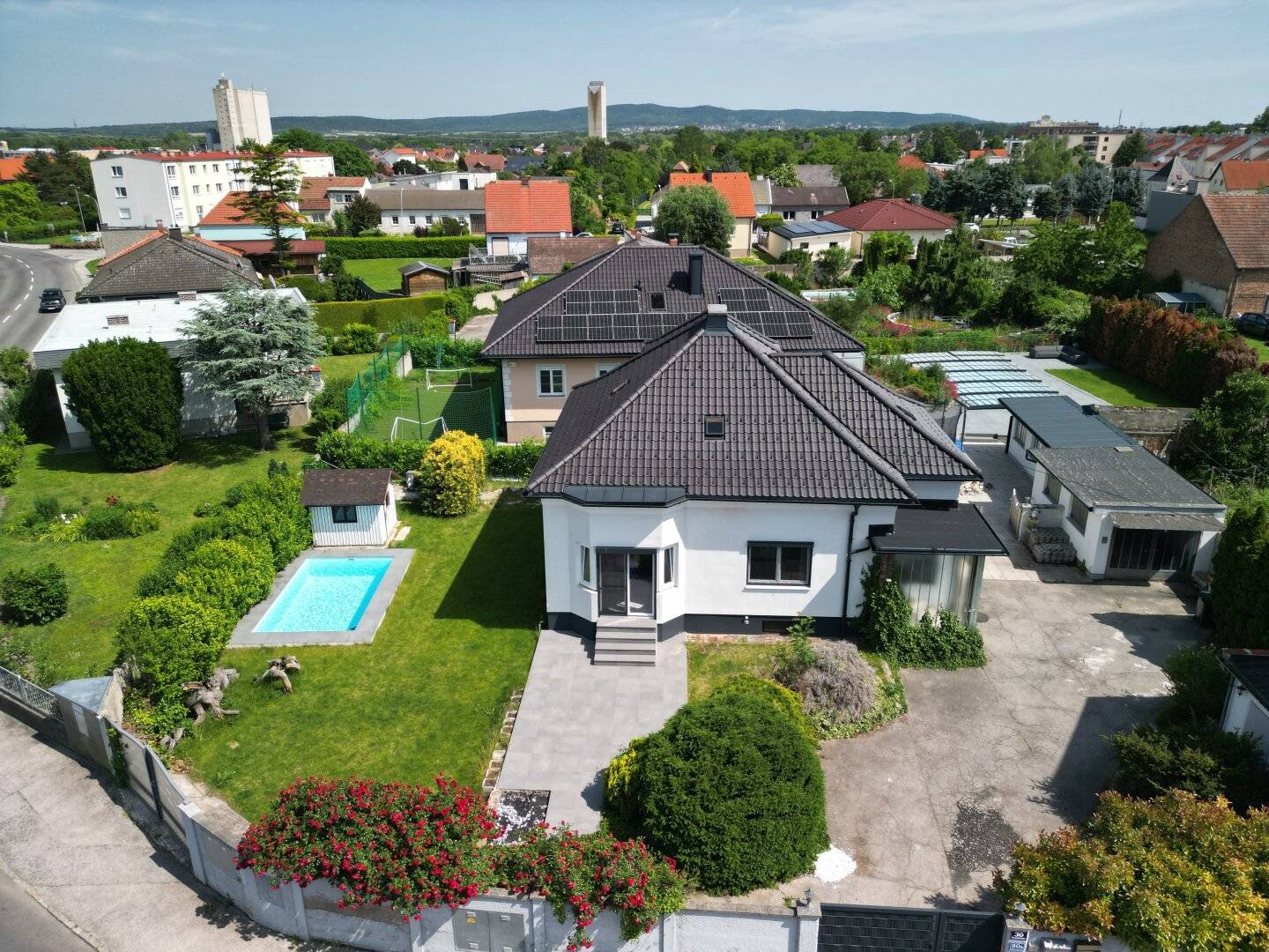 House instead of Half – Your Retreat with Pool &amp; Garden
