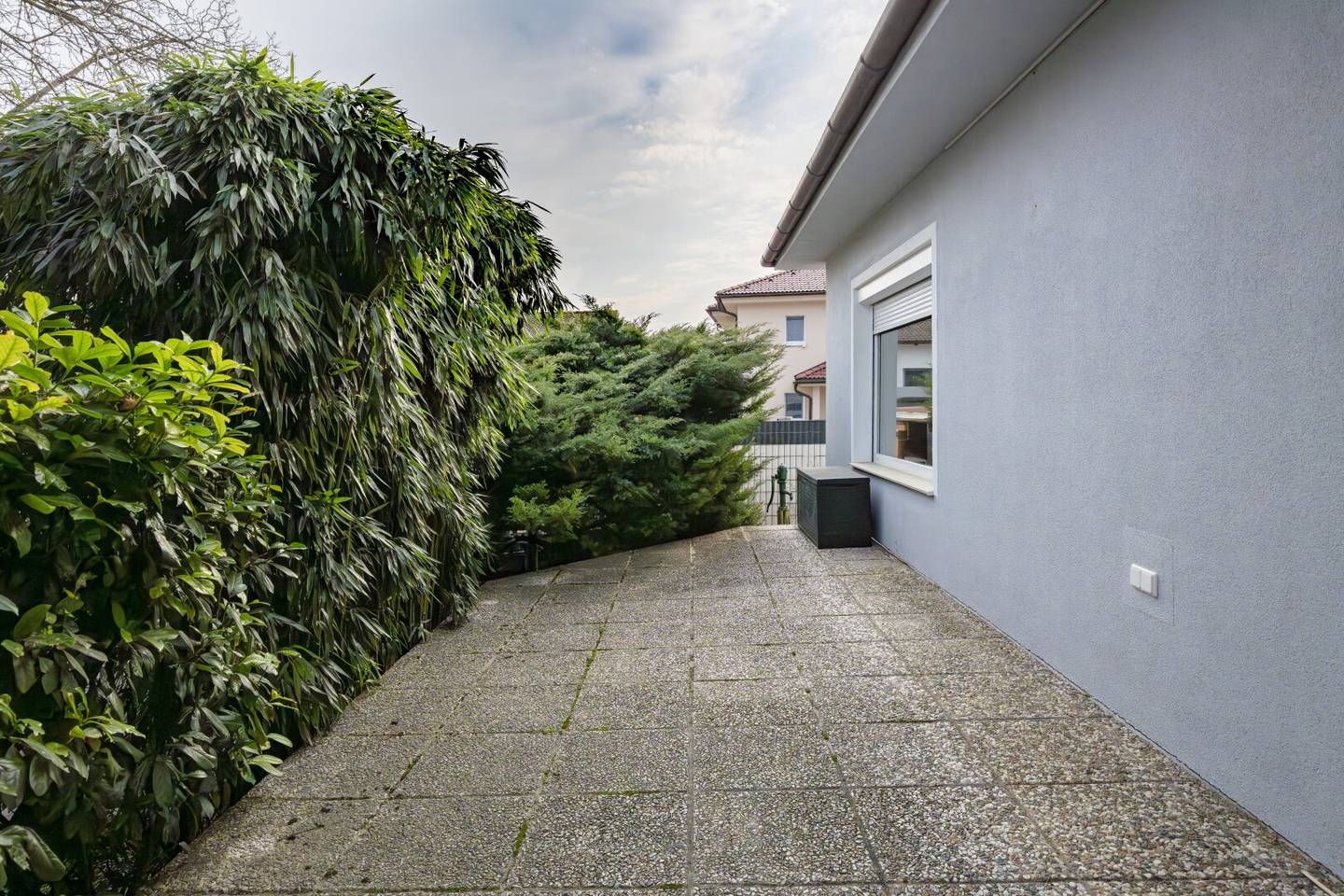 Nice bungalow on corner plot in beautiful residential location