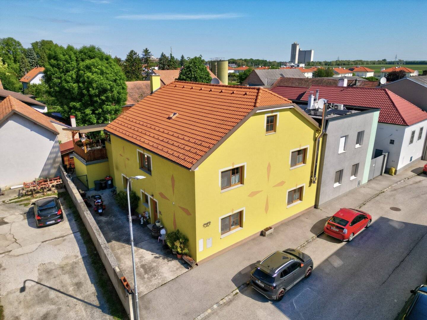 Großzügiges 6-Zimmer-Familienhaus mit 235 m², Dachterrasse und Whirlpool