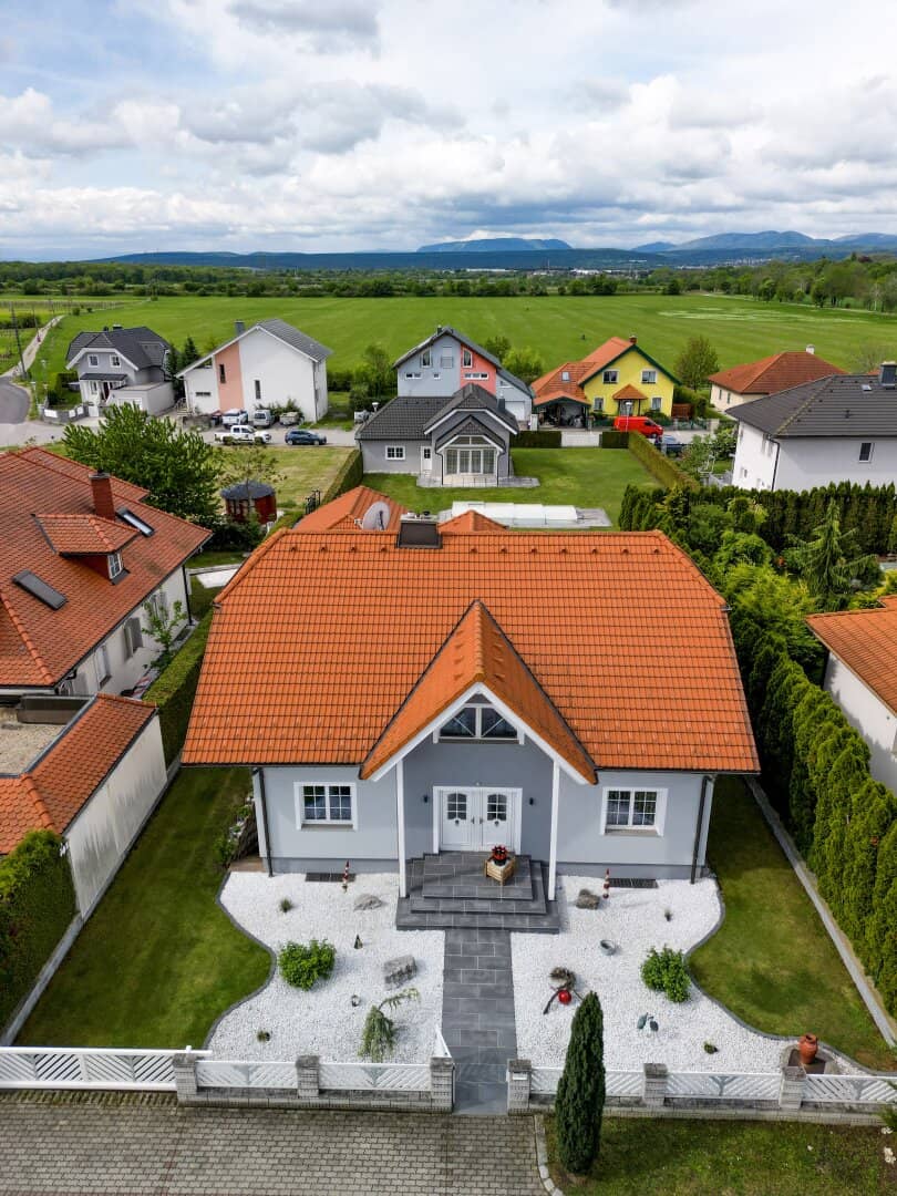 Exclusive single-family house with double garage for sale