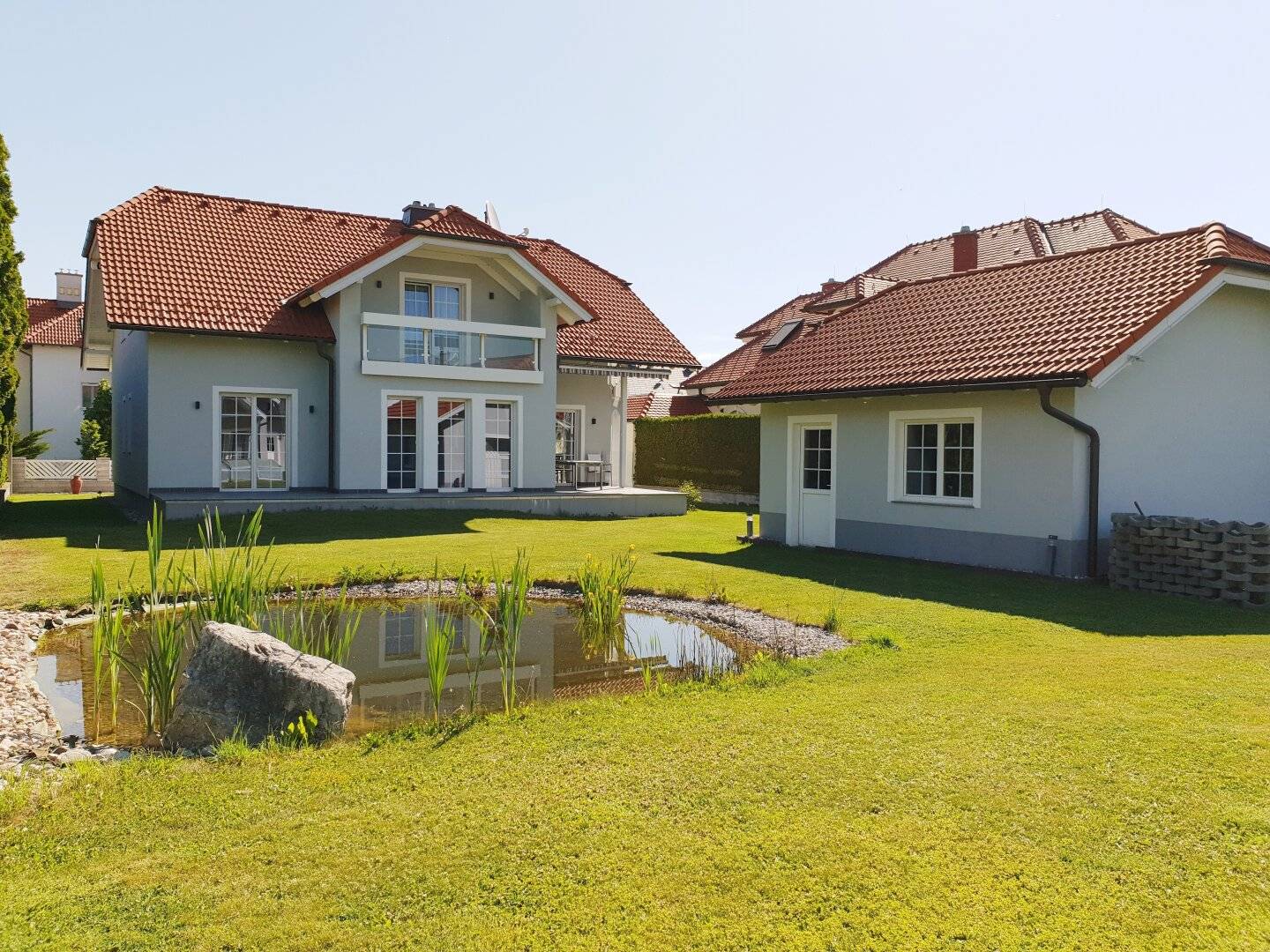Exclusive single-family house with double garage for sale