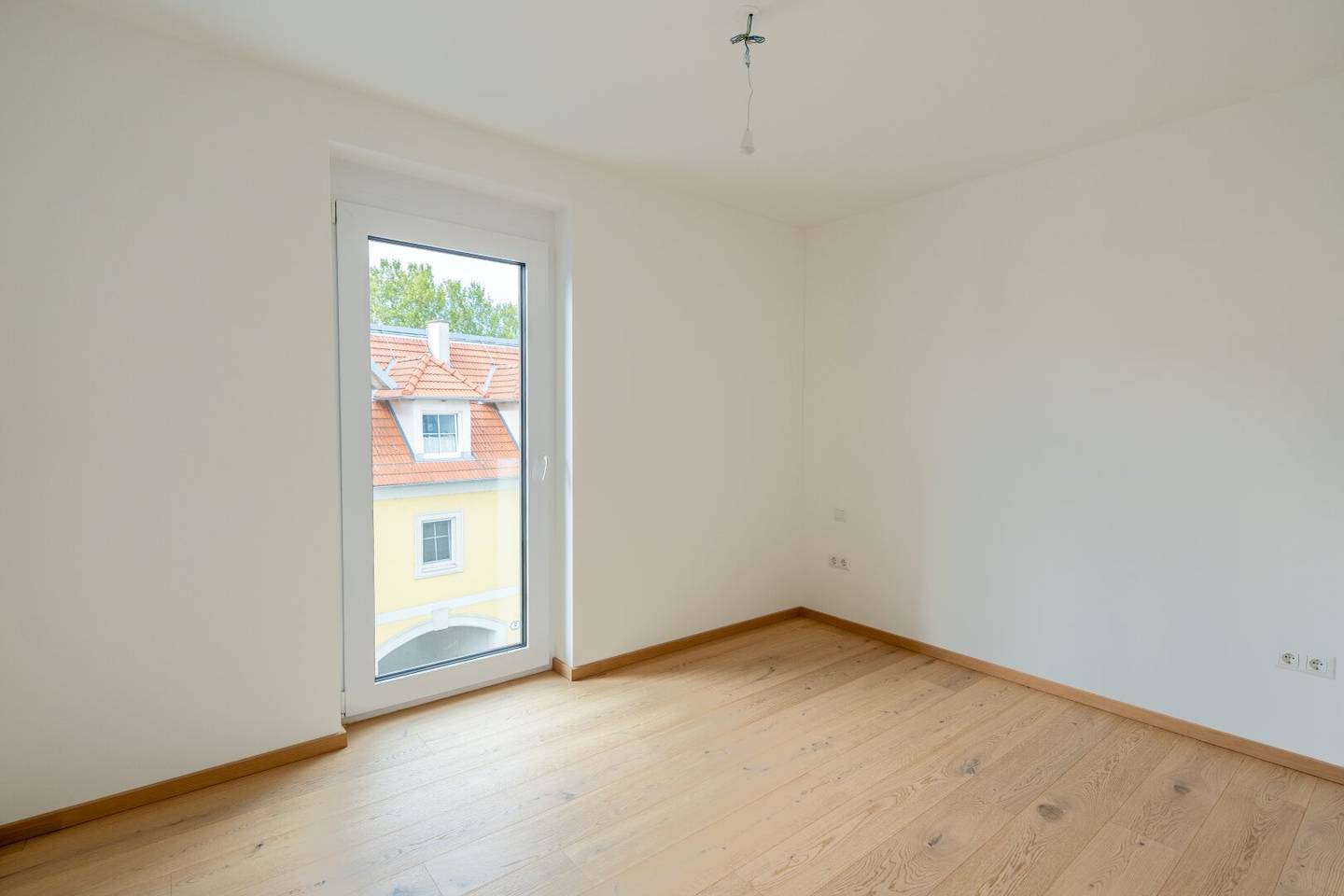++ Barrierefreie, helle 2-Zimmer Wohnung inkl. 2 Garagenplätzen! ++