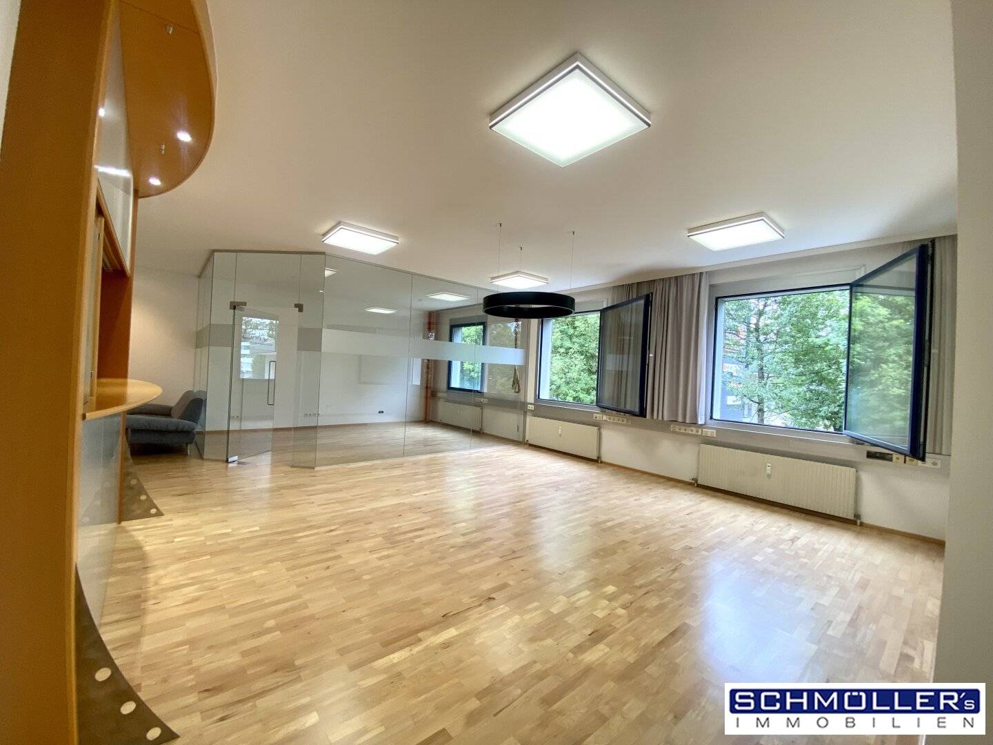 Beautiful office space in WDZ 1 - group practice possible