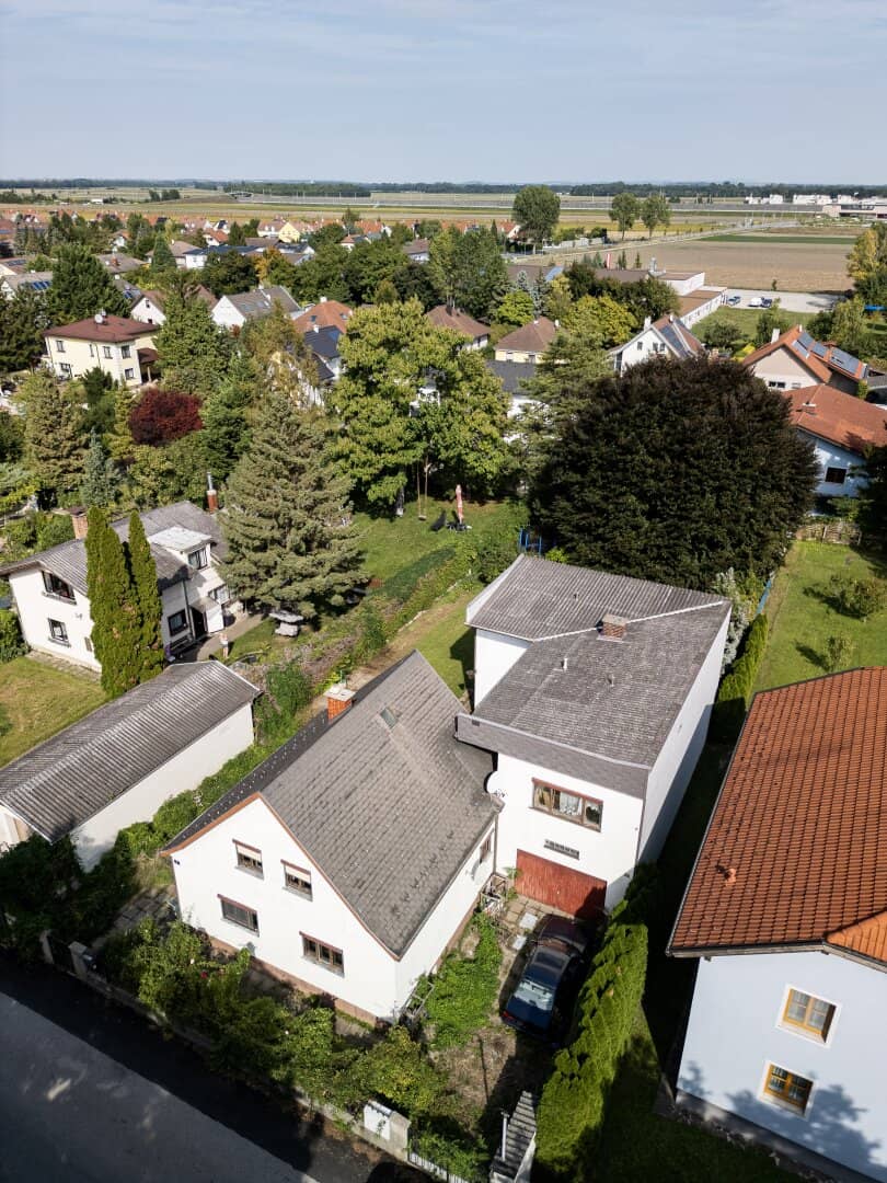 Large plot with two houses in need of renovation and garage on large grounds