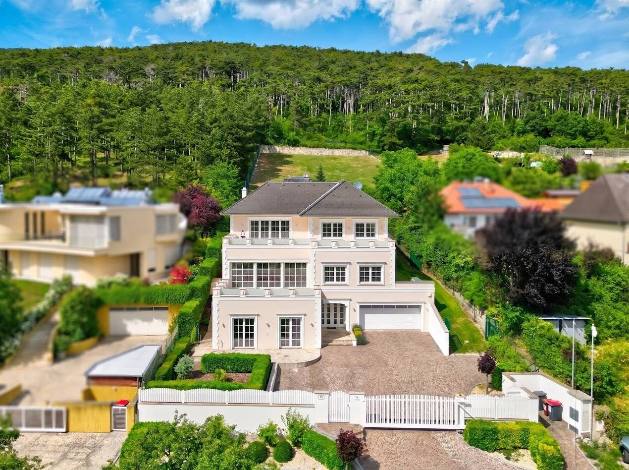 Traumhafte Villa mit Indoor Pool in ruhiger Lage!