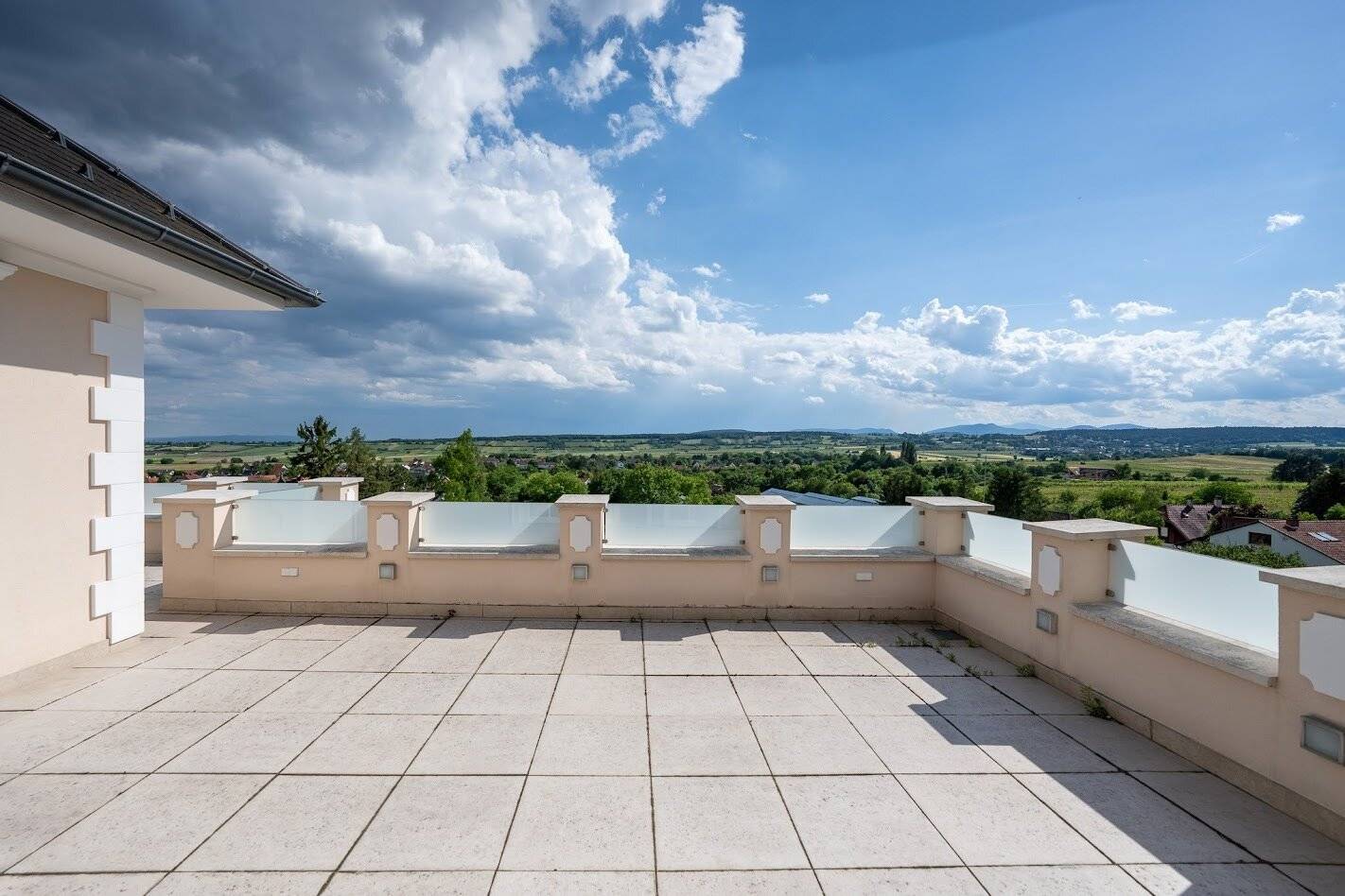 Traumhafte Villa mit Indoor Pool in ruhiger Lage!