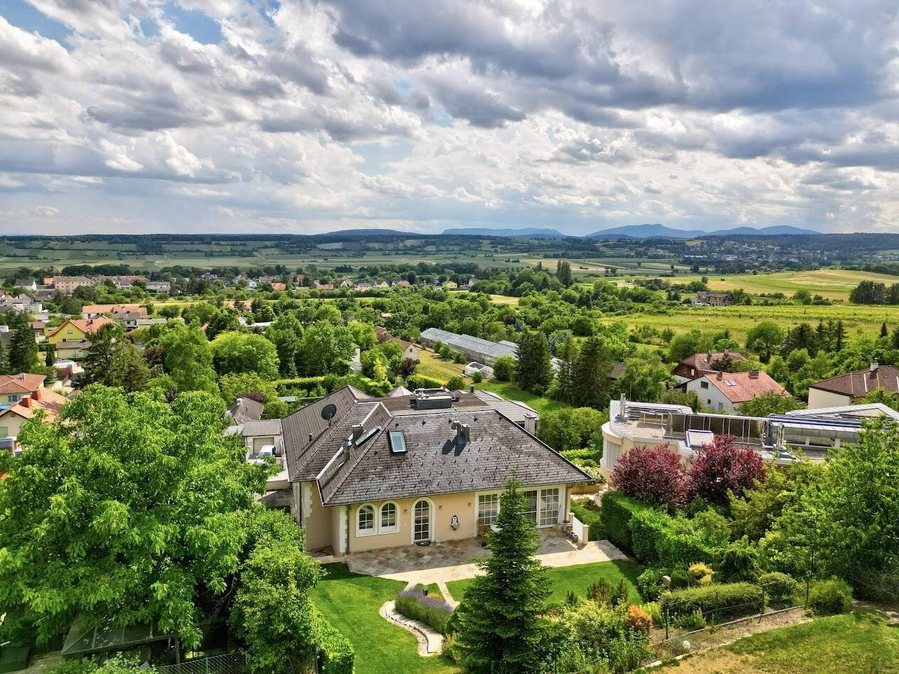 Traumhafte Villa mit Indoor Pool in ruhiger Lage!
