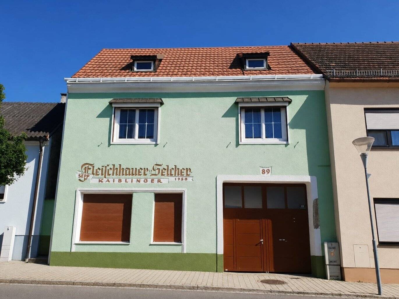 Zweifamilienhaus / Gewerbeobjekt  mit Nebengebäude zu verkaufen!