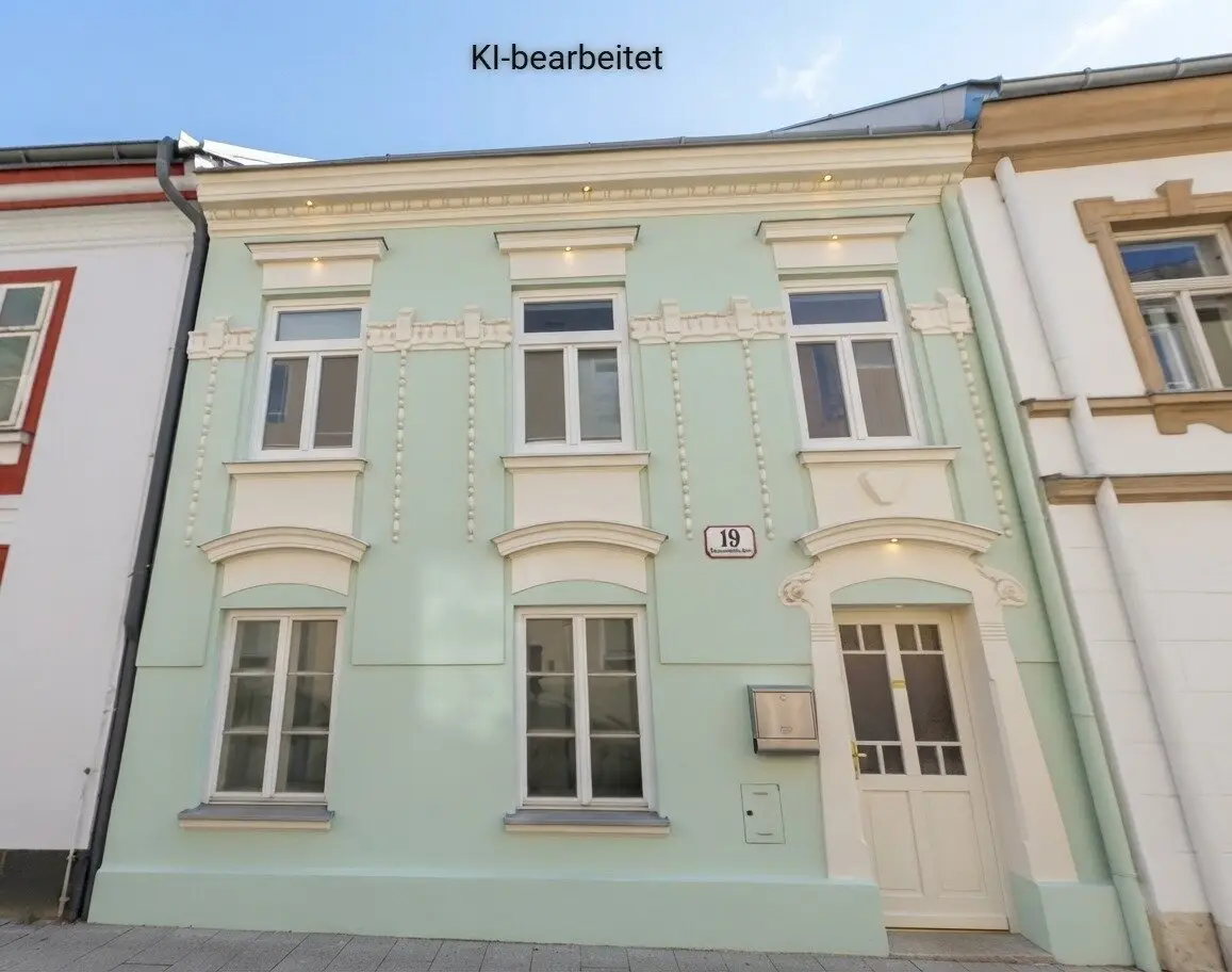 Plenty of space for your living dreams: Generous townhouse with workshop and unfinished attic in prime location