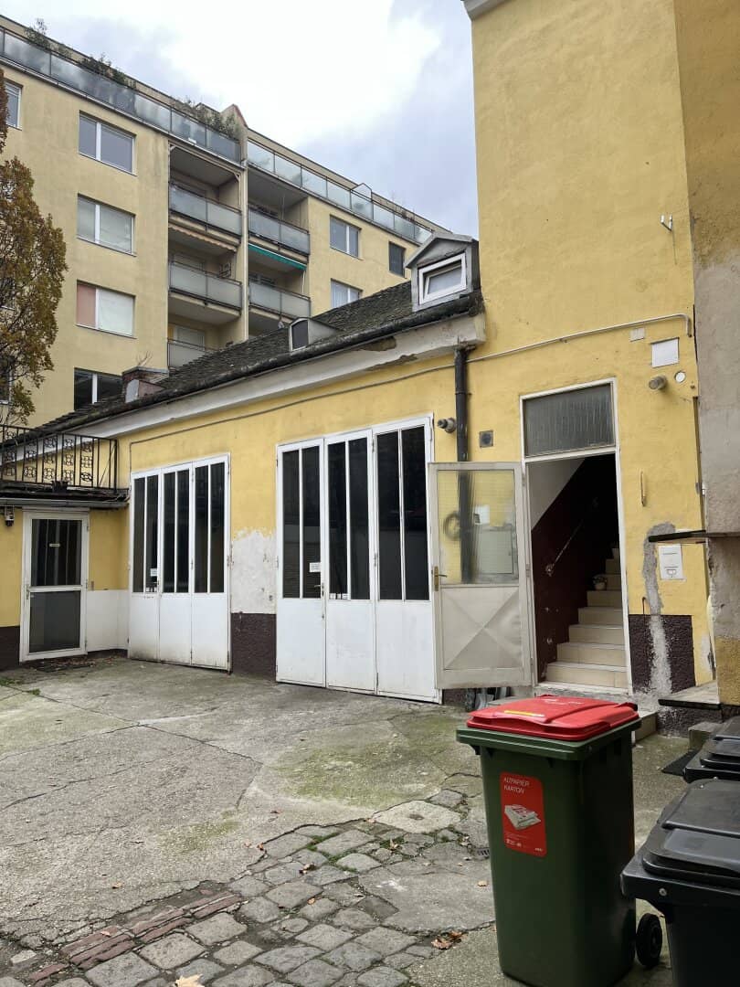 Investment opportunity in Meidling: Historic rental house with massive development potential