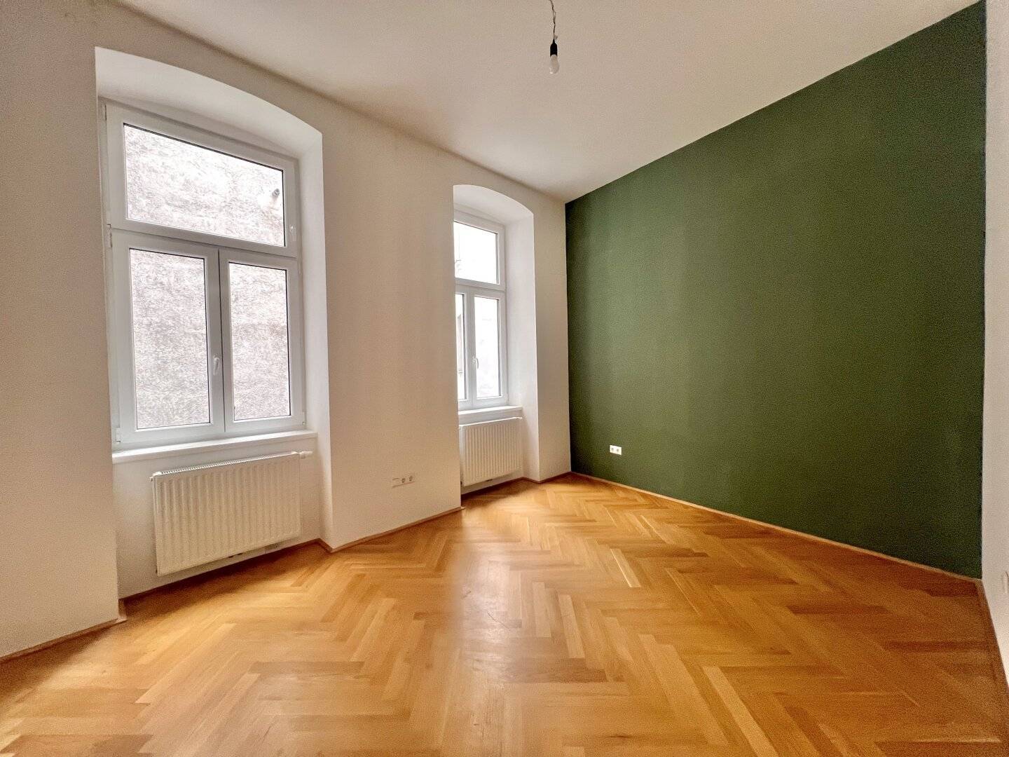 Move-in ready pre-war apartment in a beautiful property
