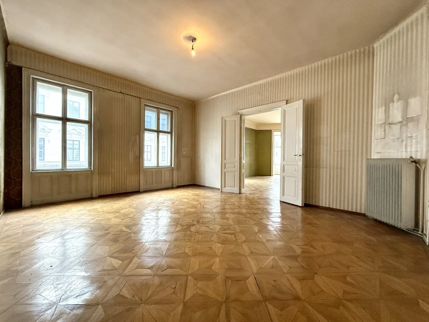 Exklusives Altbaujuwel mit 170 m² im dritten Liftstock – historischer Charme trifft auf individuelles Gestaltungspotenzial