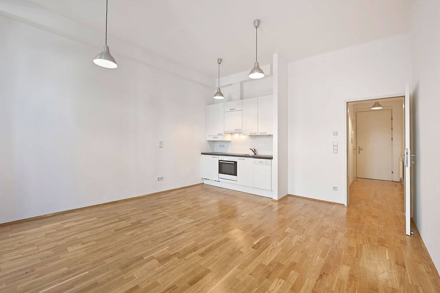 Cozy old building apartment with private garden between Rochusmarkt and Kardinal Nagl-Platz