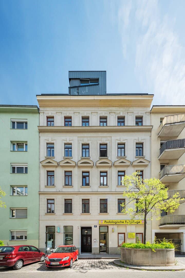 Cozy old building apartment with private garden between Rochusmarkt and Kardinal Nagl-Platz