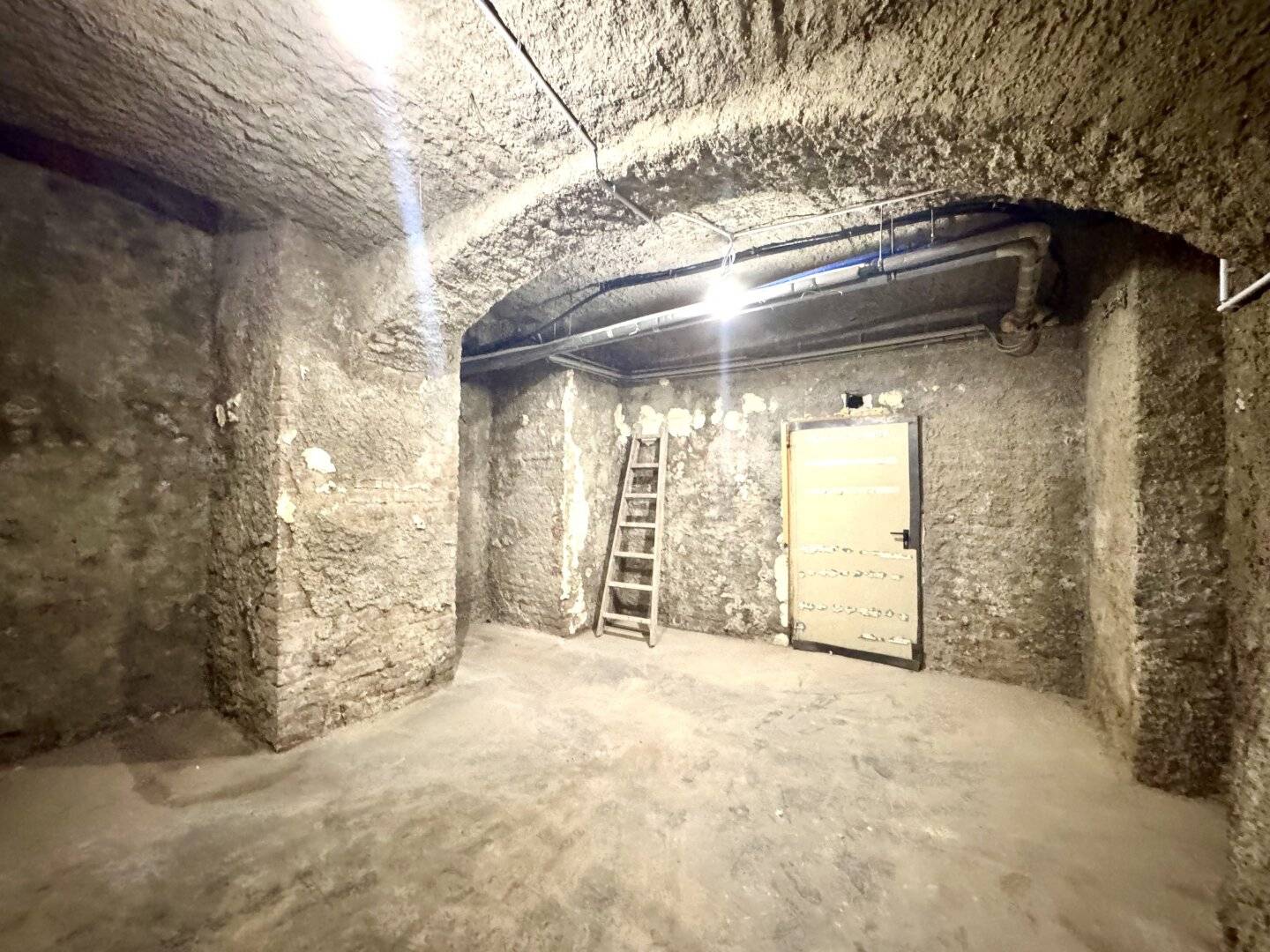 Courtyard side cellar near Schlossquadrat
