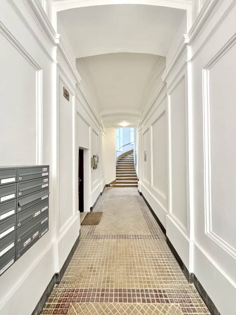 Top location in the 7th district directly at Neubaugasse! Several apartments in the building available!