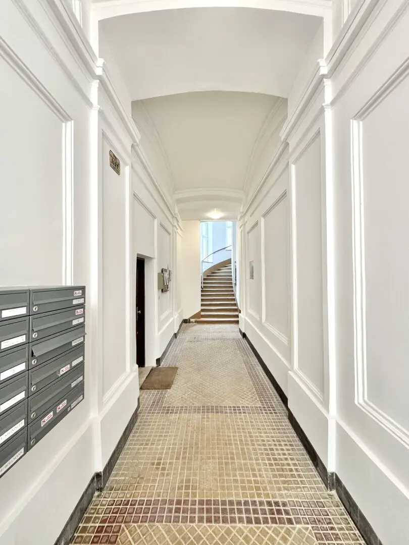 Top location in the 7th district directly at Neubaugasse! Several apartments in the building available!