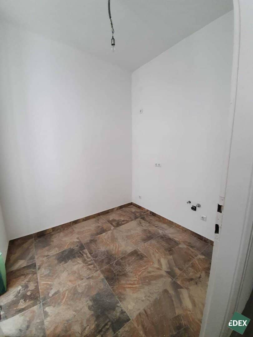 Between Prater and Danube, friendly old building apartment with balcony option