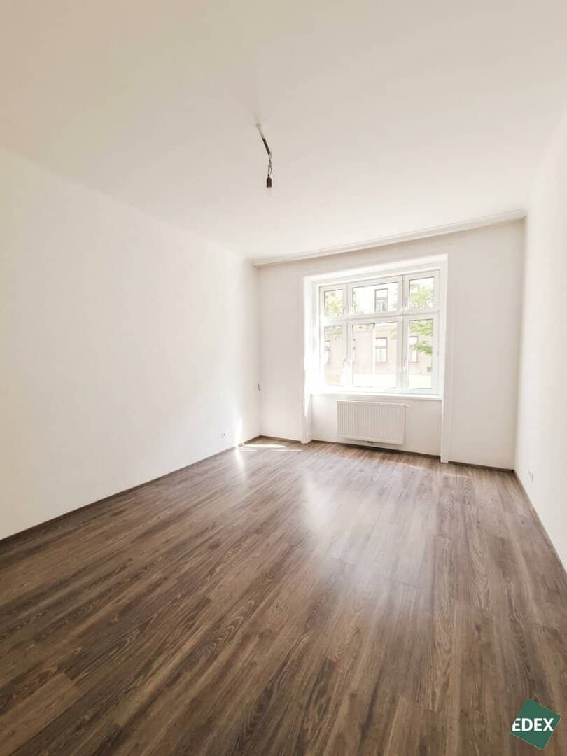 Between Prater and Danube, friendly old building apartment with balcony option