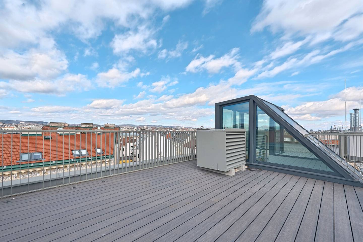 Stilvoll über den Dächern – Luxus-Maisonette mit herrlichen Terrassen im Herzen der Stadt