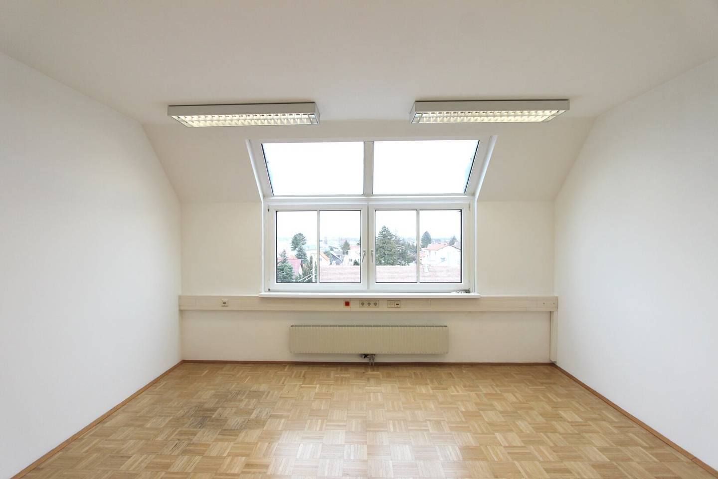 Central walk through office on the 4th floor of an office building including heating costs