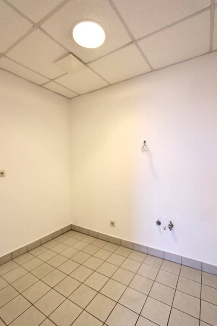 Central walk through office on the 4th floor of an office building including heating costs
