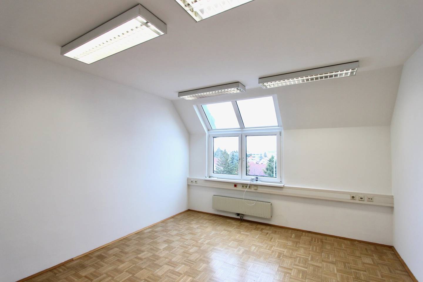 Central walk through office on the 4th floor of an office building including heating costs
