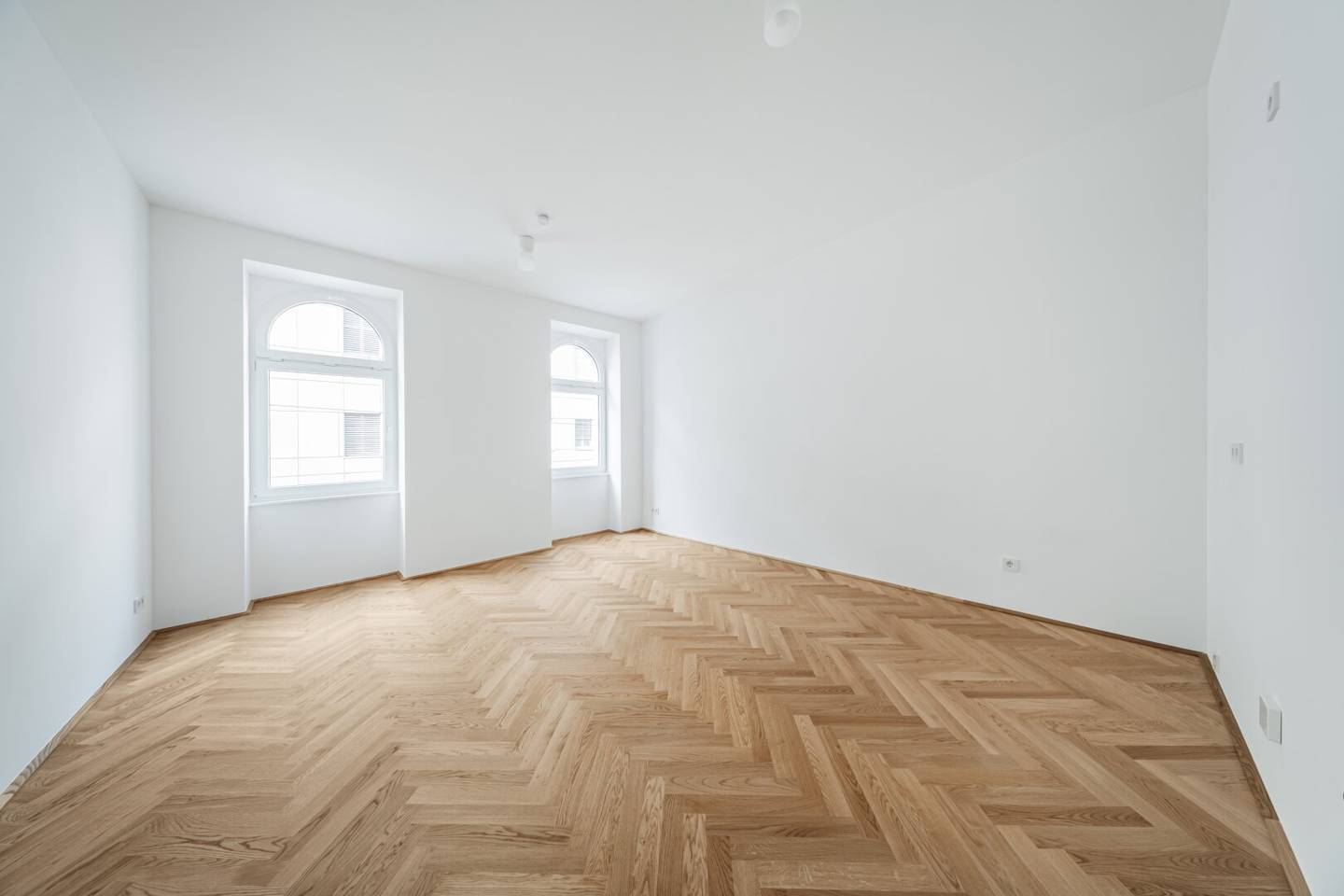 First occupancy with a very good layout near Thaliasstraße","de":"ERSTBEZUG mit sehr gutem Grundriss nächst Thaliastraße!"