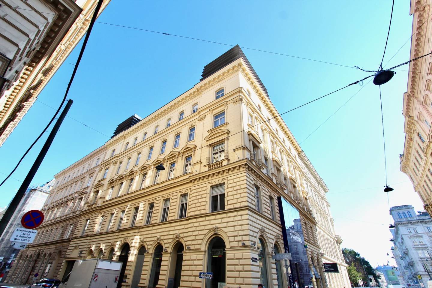 Quiet office in courtyard location near Stadtpark