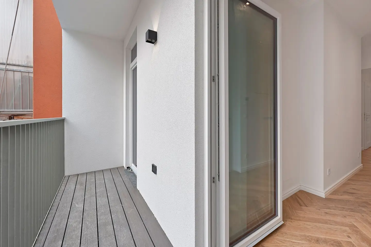 Vivienne - Where joy of life is at home in Vivienne? no, translation should be faithful; keep proper names unchanged? The title is provided as Vivienne - Wo Lebensfreude zuhause ist improper to alter; we translate as: Vivienne - Where joy of life is at home in Vienna's Margareten district.